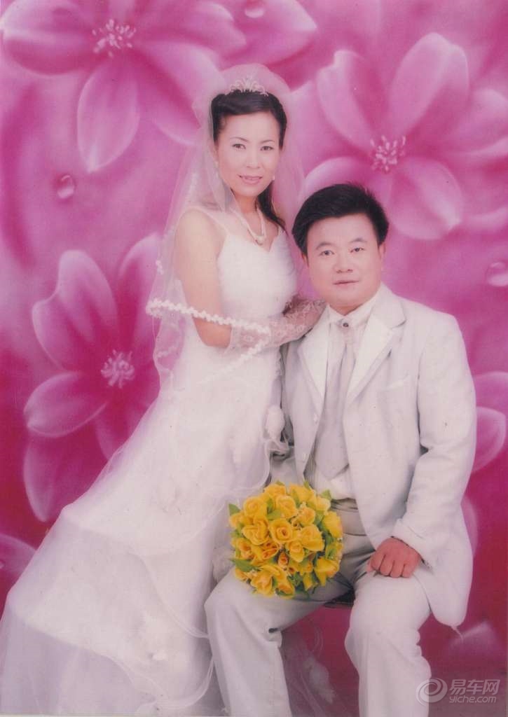 一家三口婚纱照_张馨予一家三口婚纱照(2)