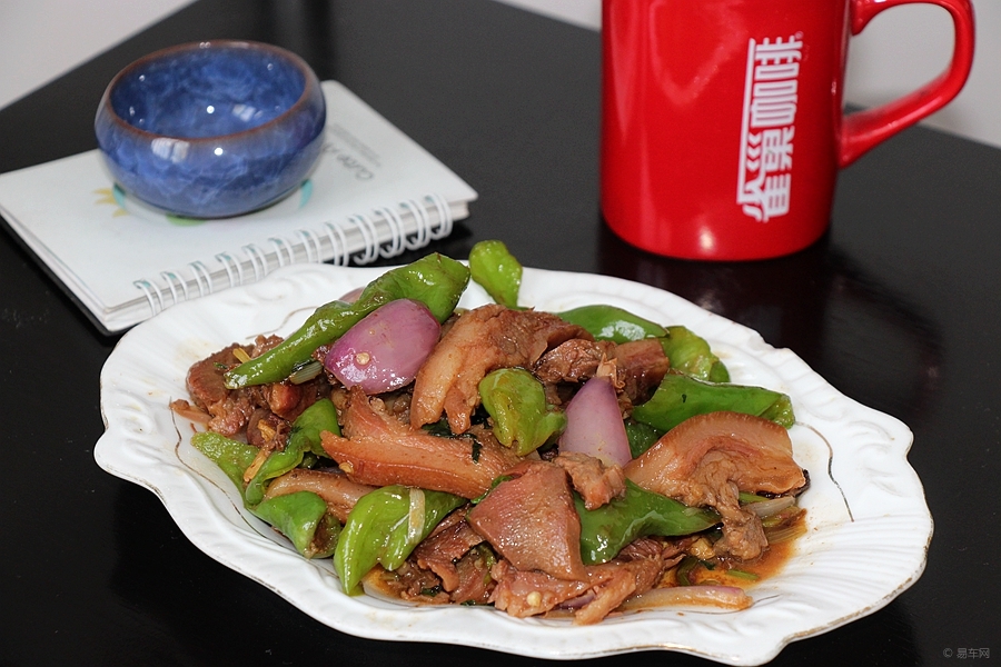 怎么炒猪头肉炒辣椒 d4b86b5d2d70443f9d28906a3eeaccc4.jpg
