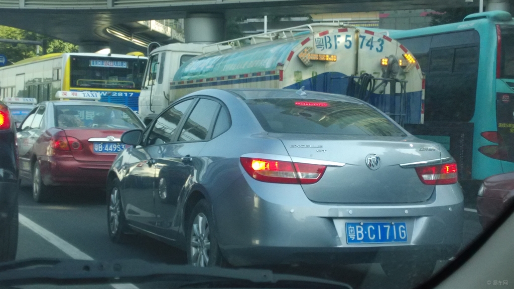 深圳40年人均GDP增长速度_中国深圳gdp增长图(3)