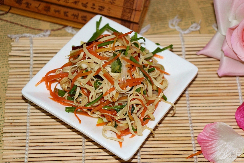 胡萝卜拌豆腐皮 08919b9ac3a548de85f02822b3800ee9.jpg