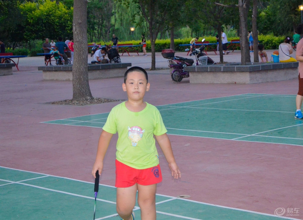 打羽毛球接不到球怎么玩 ba9fcc228abb48f6b4790cfb63d8024c.jpg
