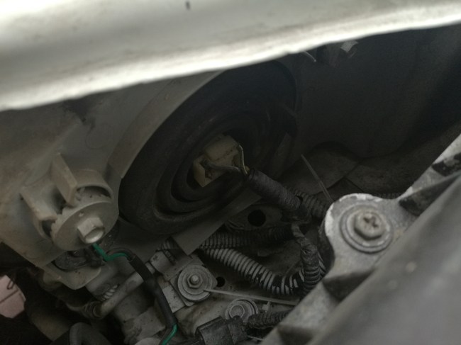 【你好,请问一下乐风大灯灯泡怎么换,是把那个