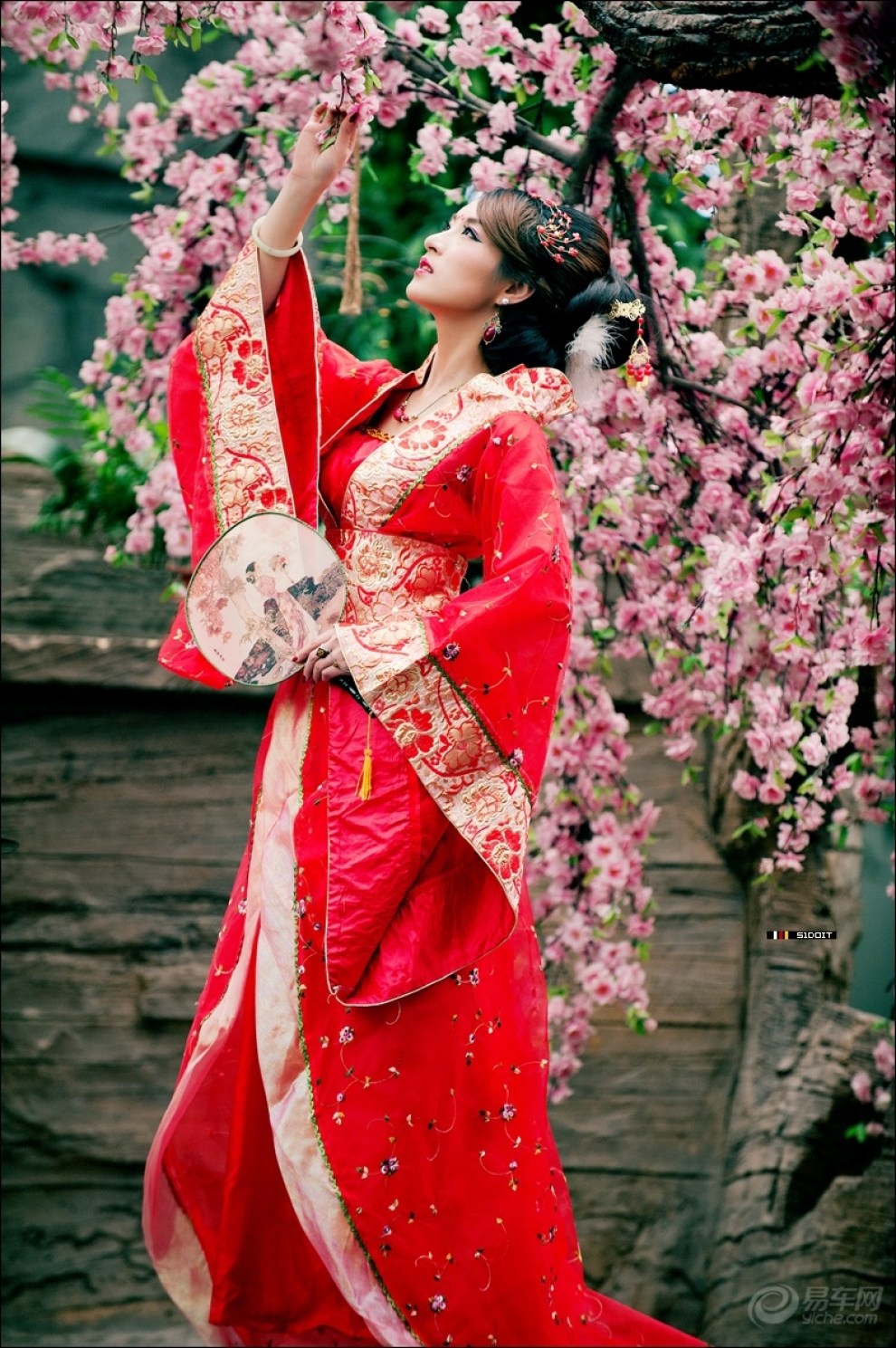 【微醉红颜 隔世暗香】_丽人风尚图片集锦