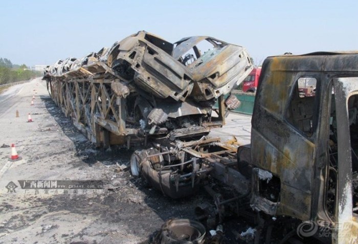 【广西高速挂车自燃至价值千万汽车烧毁(转载