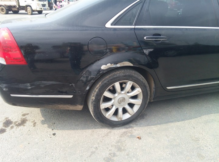 【提车半个月与别人发生剐蹭】_卡罗拉论坛