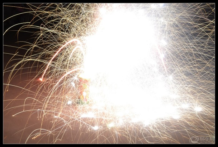 【【马上发财】过年放烟火之开心篇】_安徽车