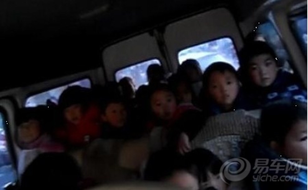 【黑校车超载5倍 共载34名幼儿园小孩】_新