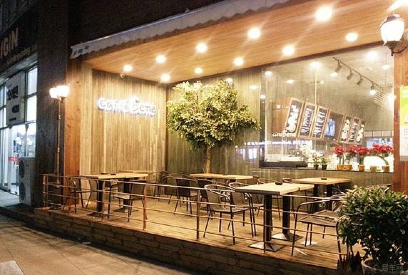 韩国街吃韩国料理,吃的挺饱的!