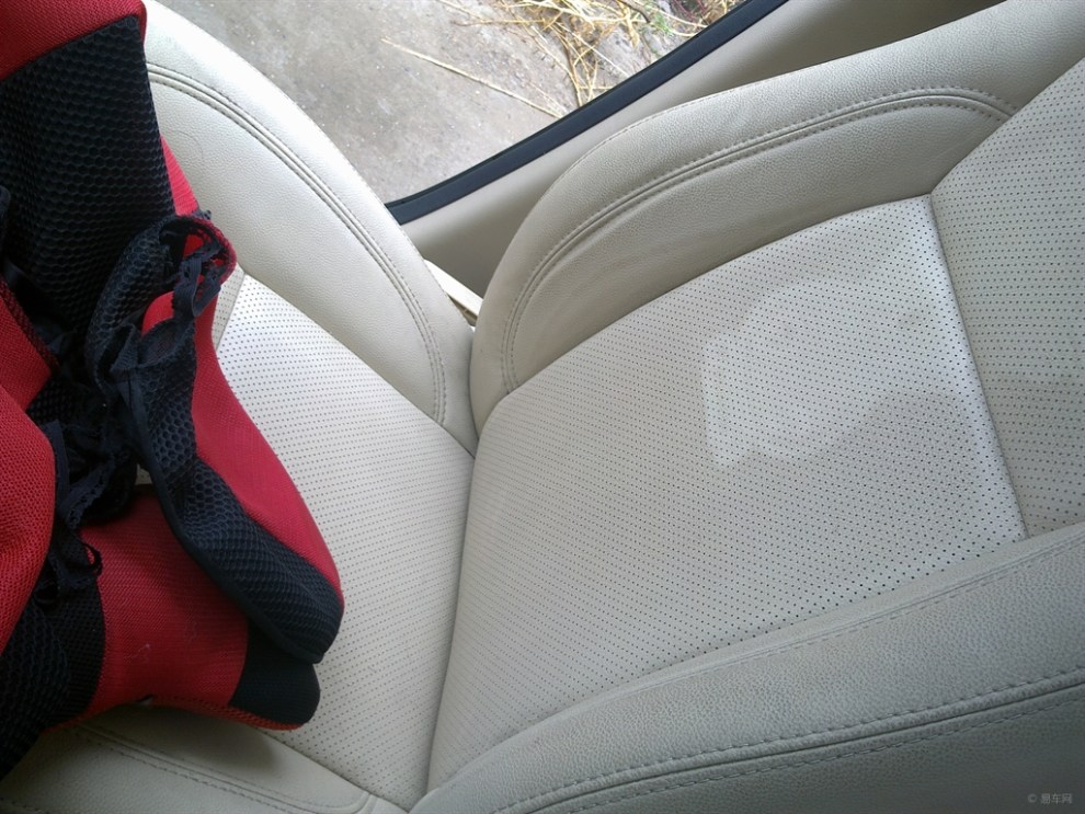 【晚上忘把车窗摇上 下雨了 顺便还想认证车主