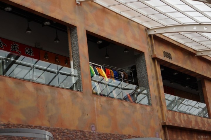 旧厂房改建的交易园__怀旧与时尚