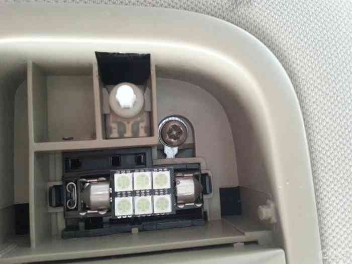 【小五12款精英版安装行车记录仪阅读灯取电