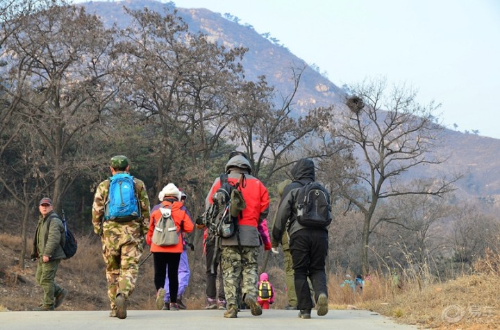 【快乐驴途回忆:雪野小楼逍遥谷里观冰瀑】_驴