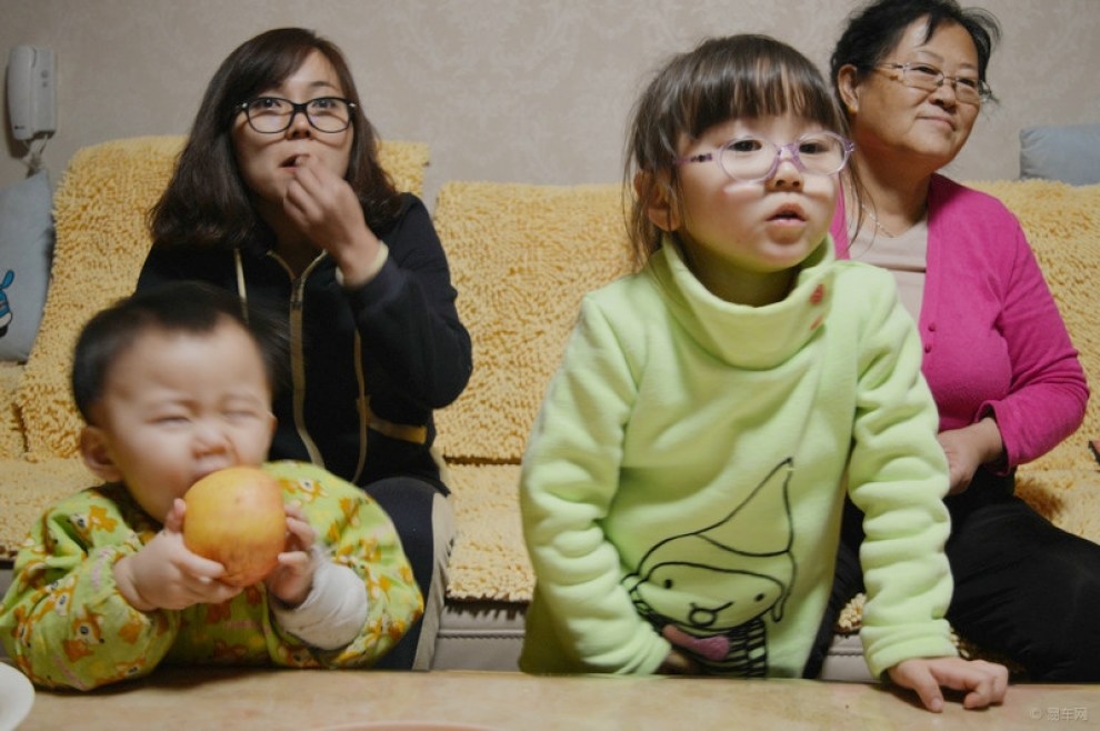 【【超宝动起来】<em>爱看电视</em>的<em>女儿</em>】_超级宝贝