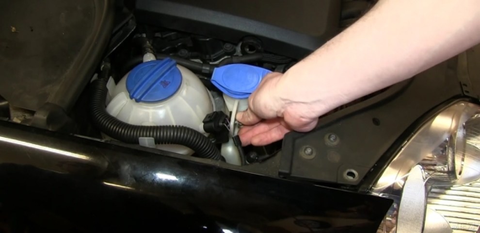 如何在车内固定一个水壶 898940d0c09045939c9bf74fbeab5e09_990_0_max_jpg.jpg