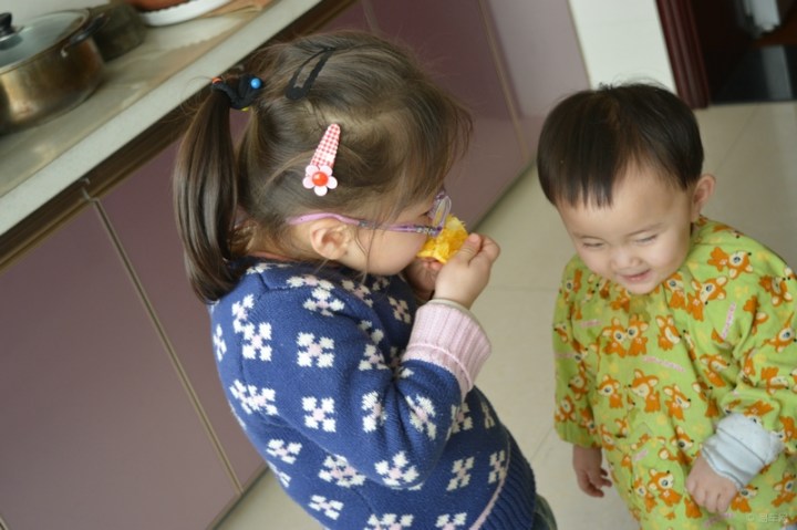 【【超宝随手拍】<em>姐姐喂妹妹</em>】_超级宝贝论坛