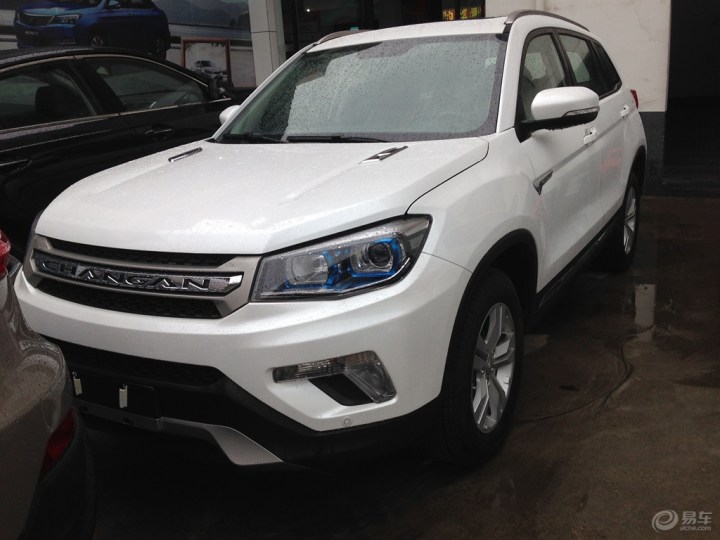 【朋友开车撞墙后,保险公司来了,交警说车损不