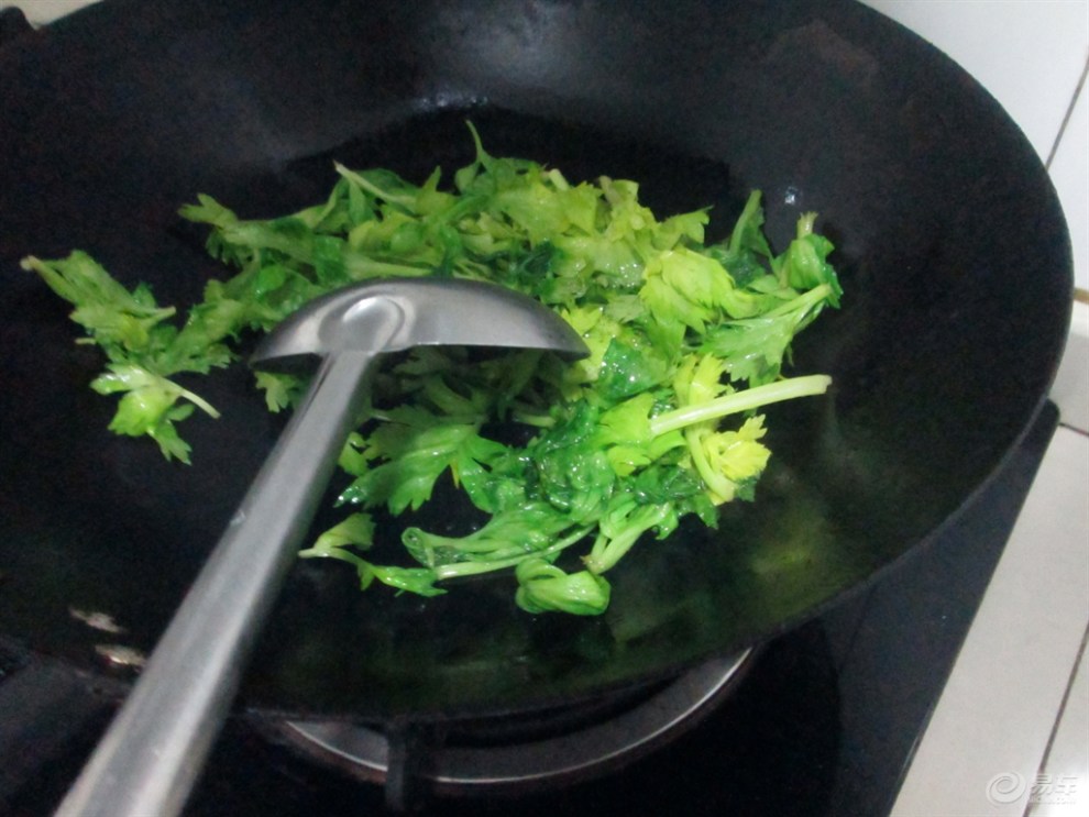 【【新春美食季】芹菜叶面疙瘩汤】_美食之旅