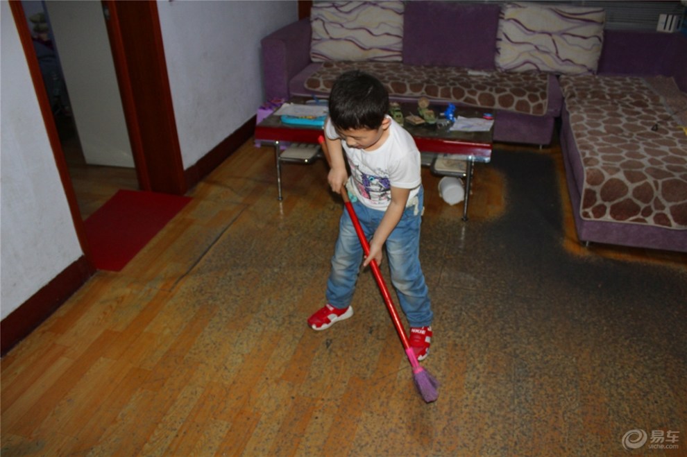 【【爱劳动要快乐】自己扫地(劳动)】_超级宝