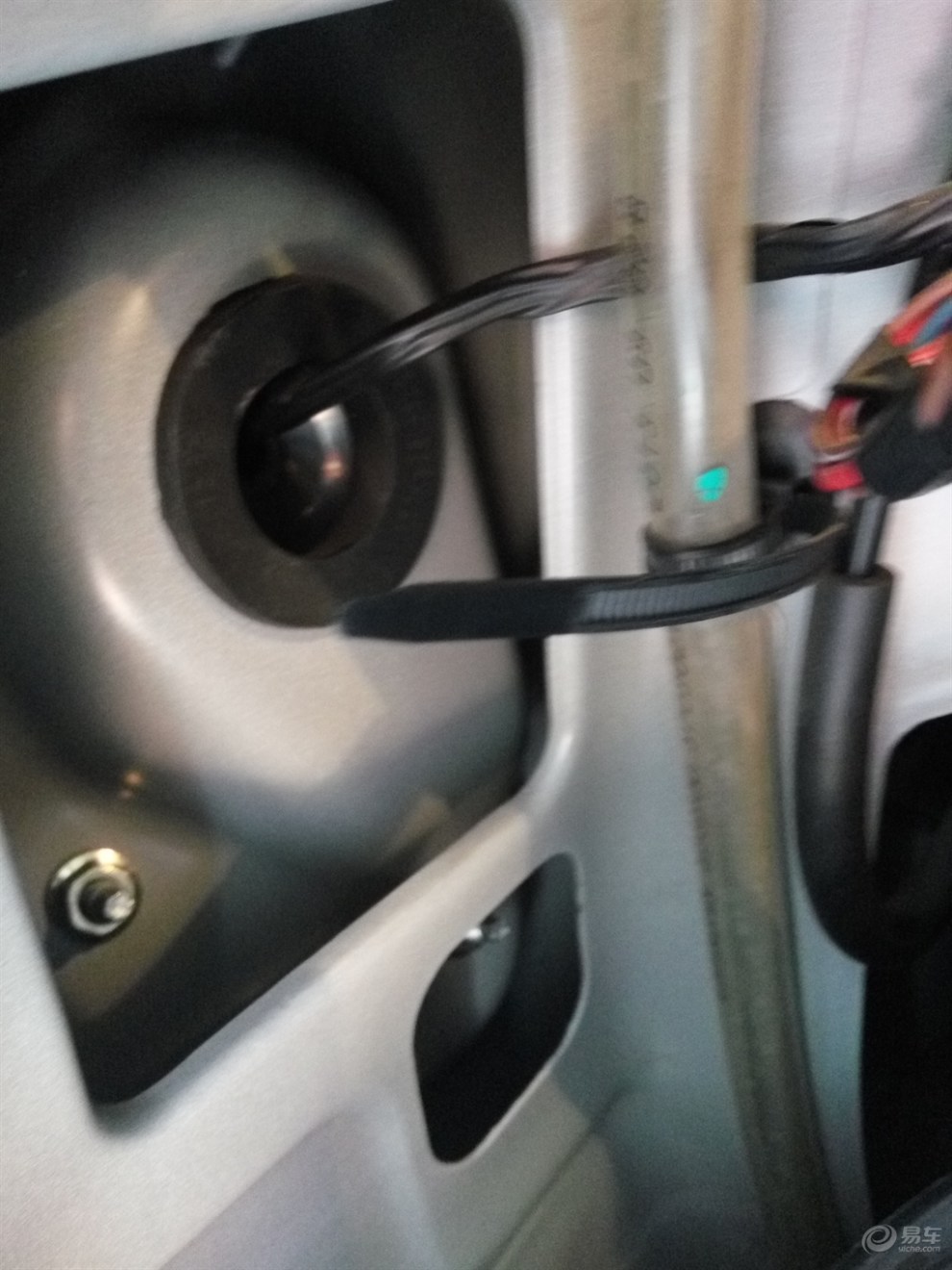 自己怎样换刹车灯 17db10a849df439da146ba1152a5eed4_990_0_max_jpg.jpg