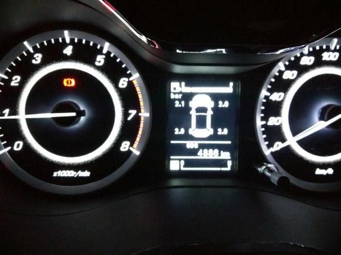 【这样的胎压算正常吗!我感觉好像气压有点少