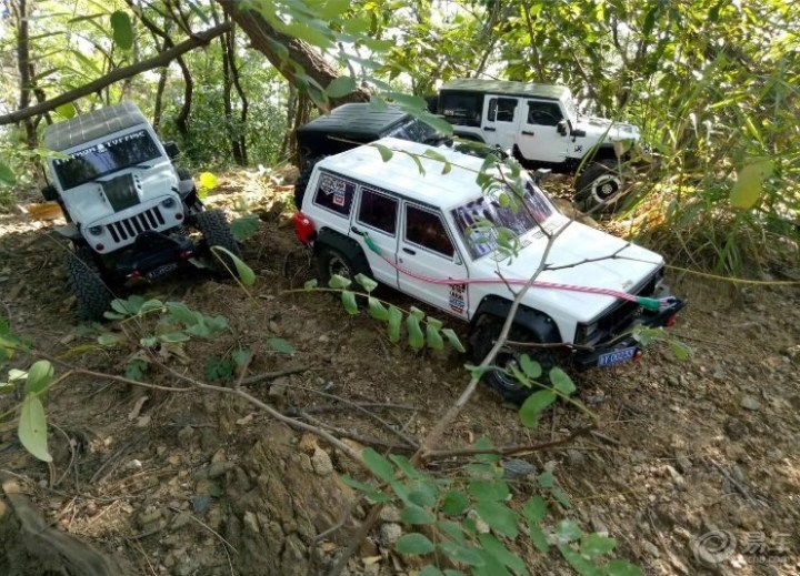 生活处处坎坷 所以我们需要一台越野车。
