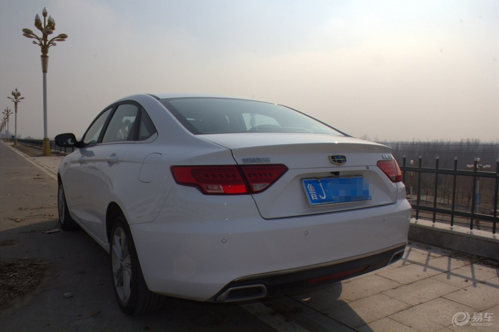 【水声滴滴,凤起涟漪。百转千回,何处觅!小白出