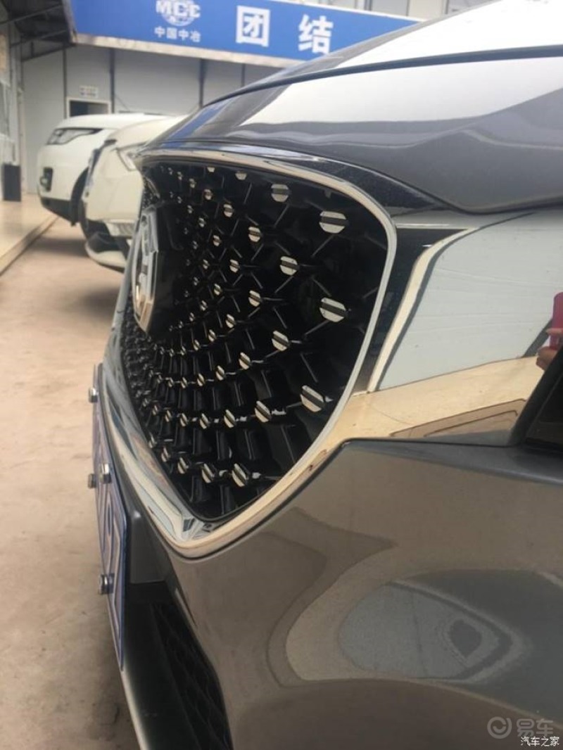 【渝爵汇】贴上车标,也就是有身份的人了