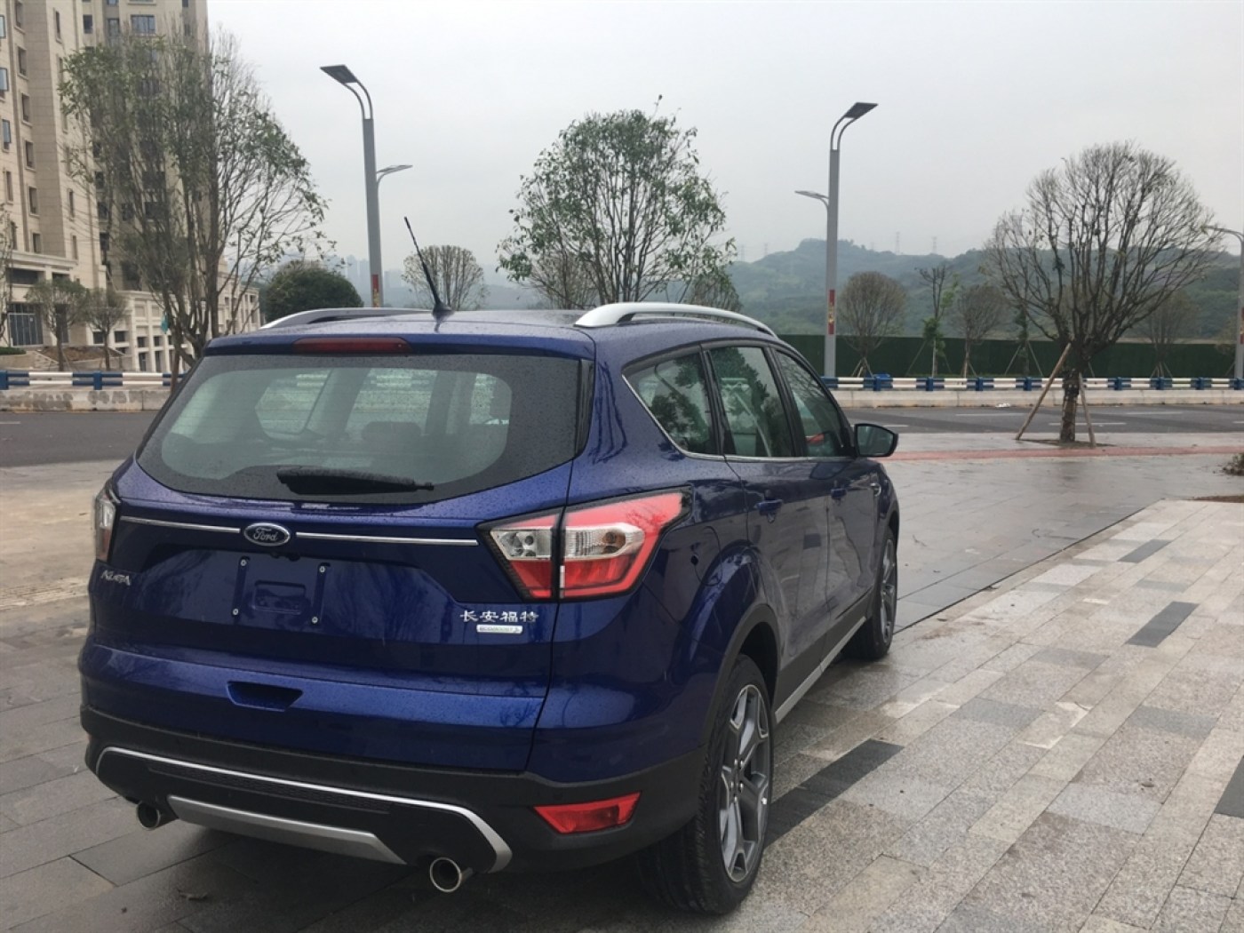 小雨浇不灭提车的激动--苍蓝猛兽提车分享