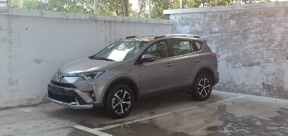 rav4荣放 2018款 2.0l cvt 两驱 风尚x版