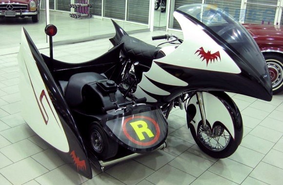 【1966 Batcycle蝙蝠侠摩托车 拍卖价格是$29