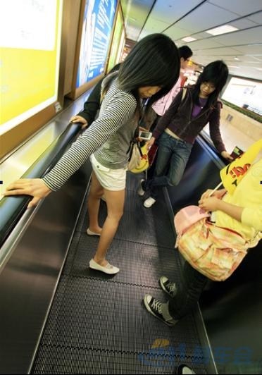 【转载]香港午夜<em>街拍</em>,MM与<em>豪车</em>】_奔腾B90图