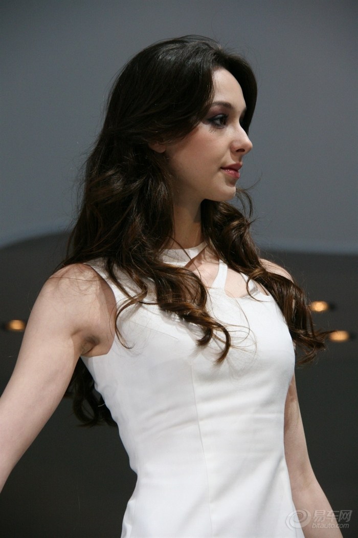 【广州车展美女】菲亚特洋车模身材高挑 前凸后翘