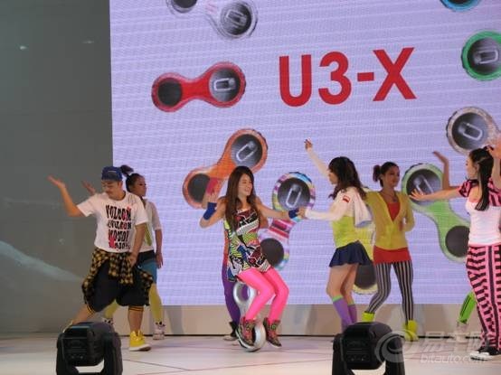 【晒广本展台发布会的表演图片】_飞度论坛