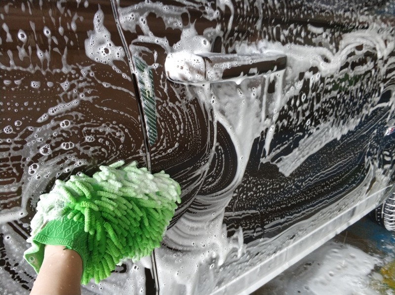 使用洗车机自已动手清洗博越车身