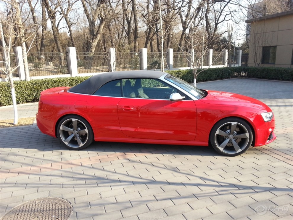 一秒钟变土豪!奥迪亮骚红rs5敞篷版提车作业!