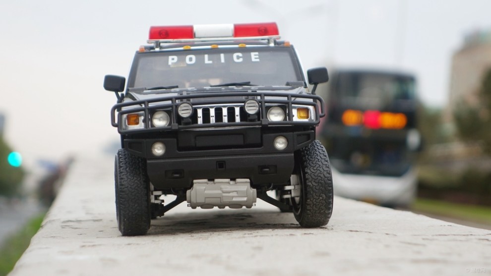 外拍悍马警车
