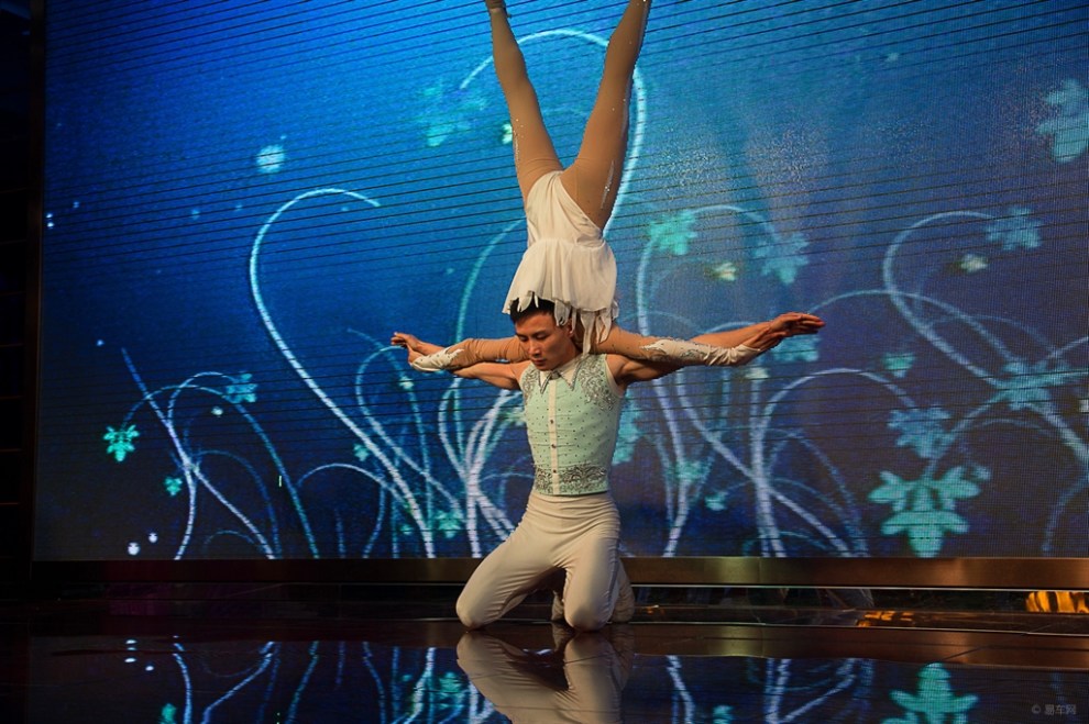 【英朗首发】男女双人杂技