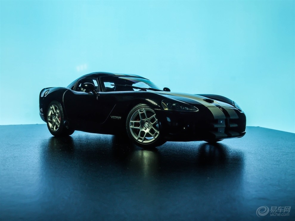 dodge viper 道奇蝰蛇冷豔寫真