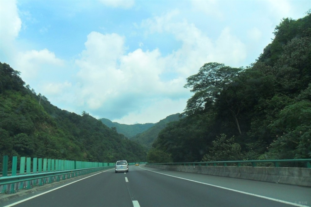 黃山之旅-高速公路上邊走邊看欣賞美麗景色二