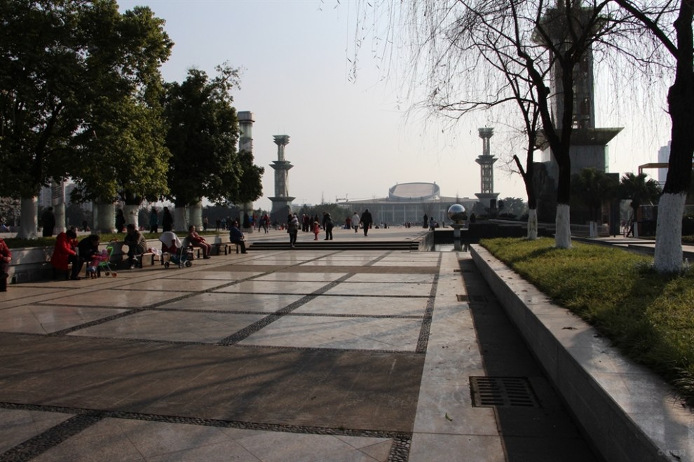 周末游南充市人民广场