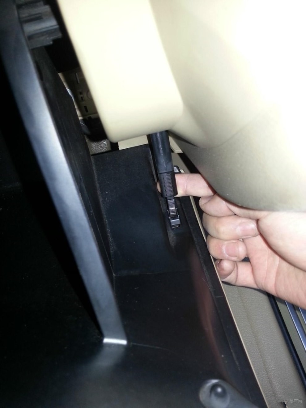 自己动手一个人换雅阁空调滤清器