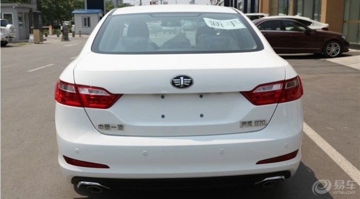 提车不加价赶紧下手!新款白色奔腾b70购车作业