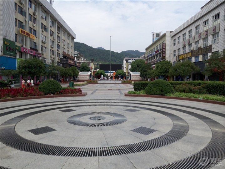 【浙江长安车友会】小七带上我和媳妇逛地下服装商业街