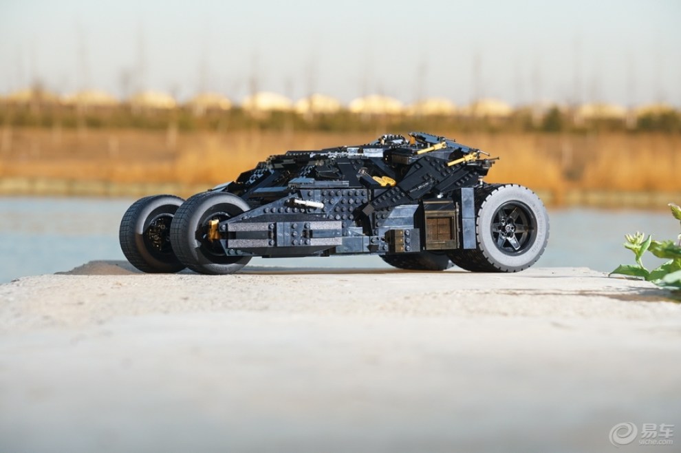 "复刻传奇"——蝙蝠车 lego 76023