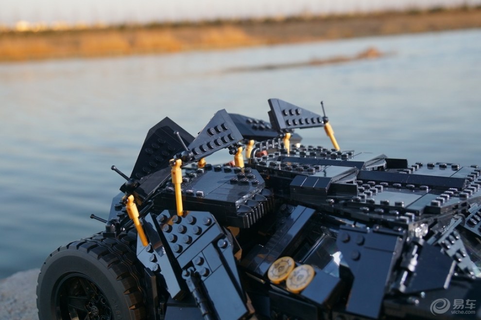 "复刻传奇"——蝙蝠车 lego 76023