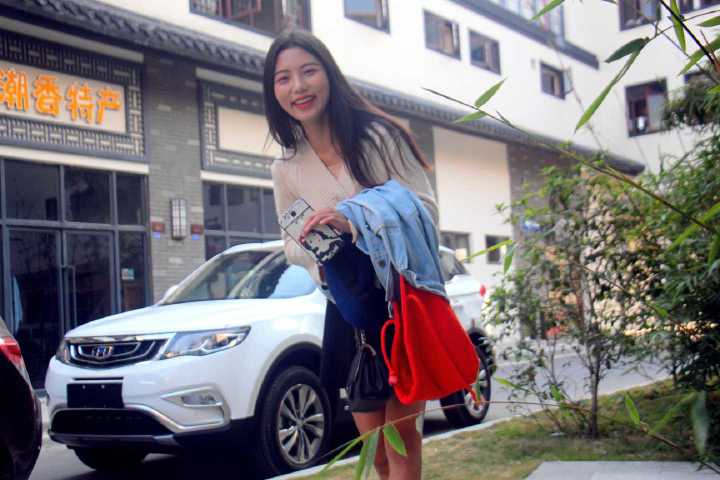 小越美图【媳妇当车模】