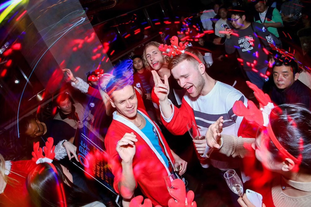 we社团百人圣诞狂欢激情继续,大家一起嗨起来