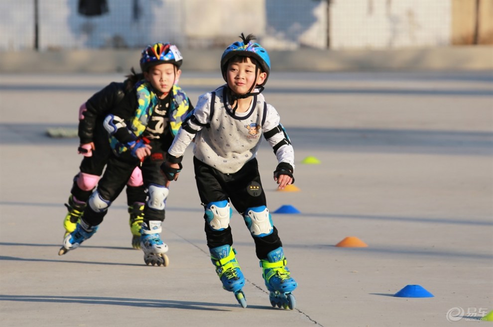 儿童轮滑雏燕飞
