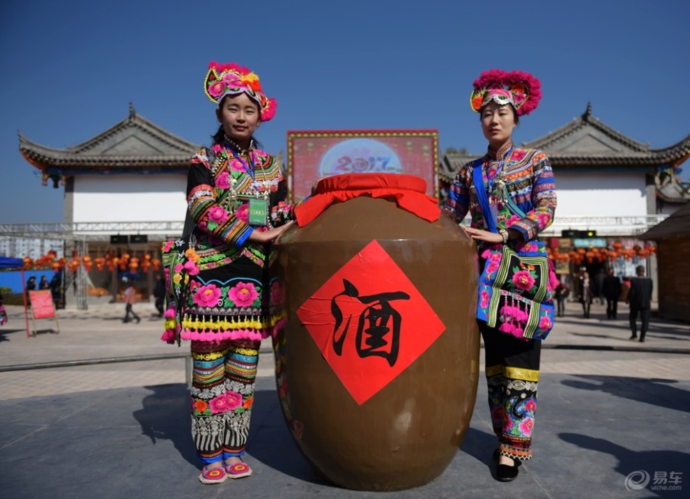 精彩的划拳比赛