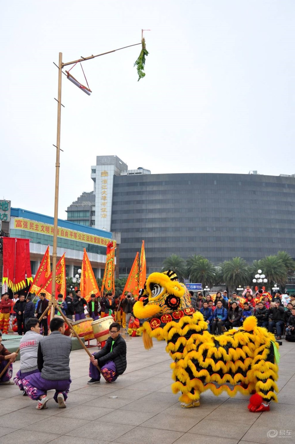 雄狮表演之高杆采青